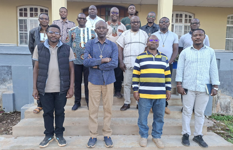 L'assemblée De Confrères Du Conseil Lubembe